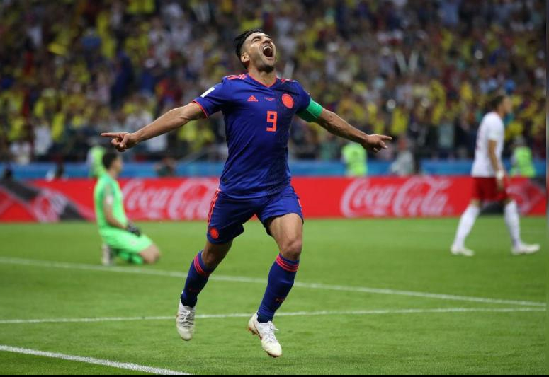 Falcao mira al cielo