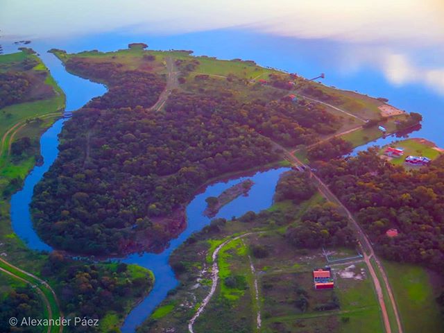 Desde el cielo (una vista desde lo alto del #ypacarai en #Paraguay ) #landscape #wallpaper